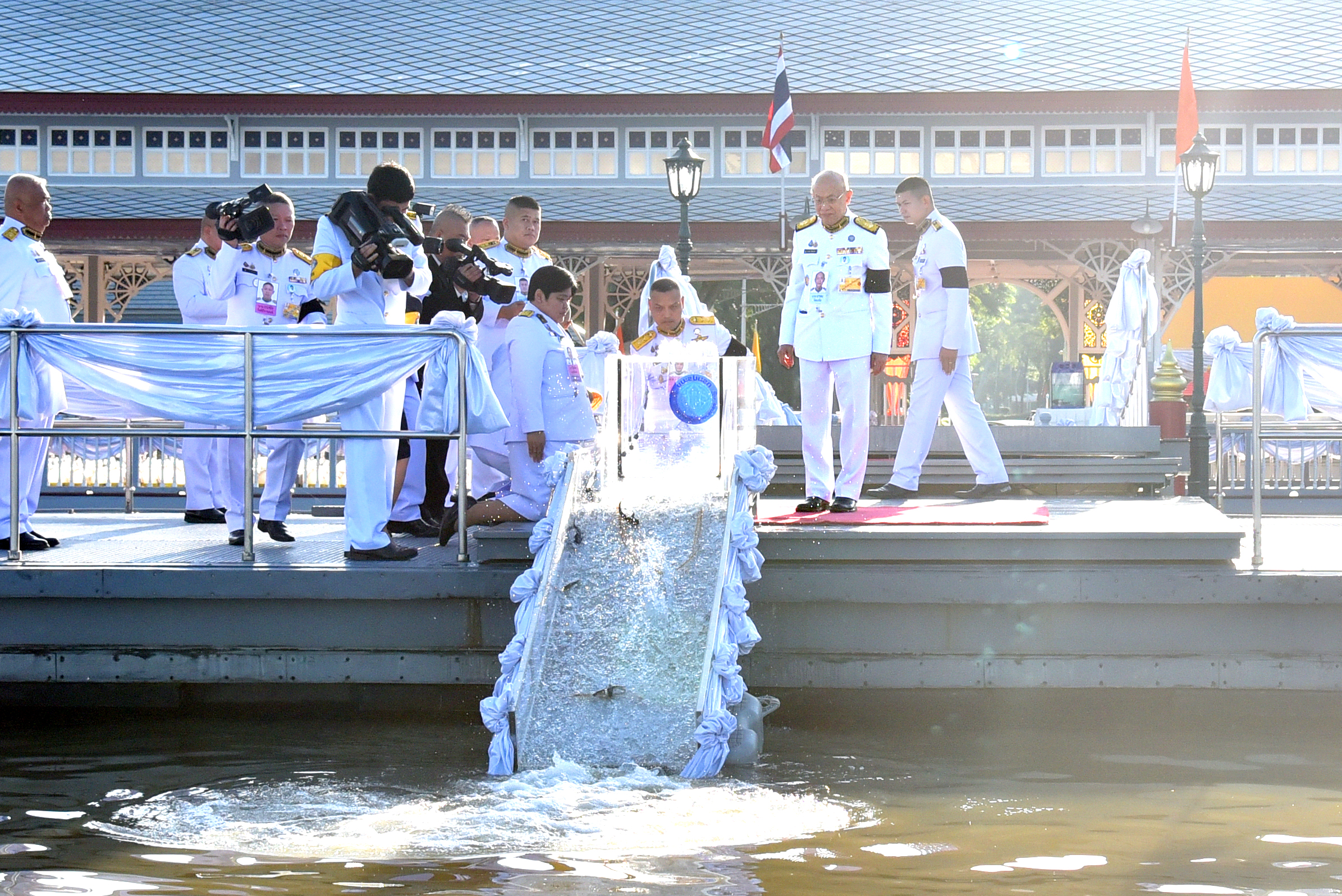 องคมนตรี เป็นผู้แทนพระองค์ ไปในการบำเพ็ญพระราชกุศลปล่อยพันธุ์สัตว์น้ำ เนื่องในโอกาสวันคล้ายวันประสูติ สมเด็จพระเจ้าลูกเธอ เจ้าฟ้าพัชรกิติยาภา นเรนทิราเทพยวดี กรมหลวงราชสาริณีสิริพัชร มหาวัชรราชธิดา วันที่ ๗ ธันวาคม ๒๕๖๘