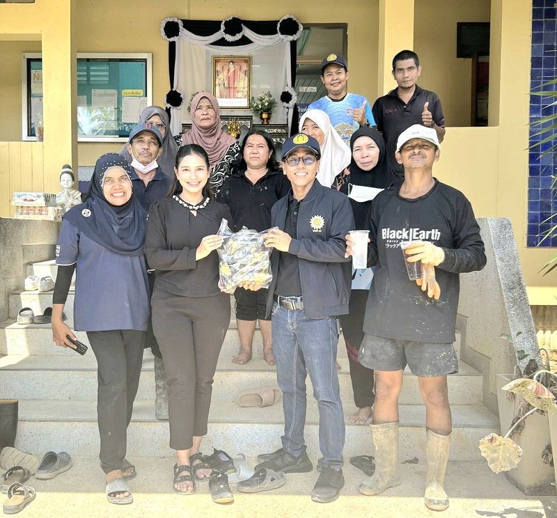 เข้าเยี่ยมเยียนและมอบสิ่งของสำหรับบริโภค ให้แก่หน่วยงานกรมประมงจังหวัดสตูล..คลิก