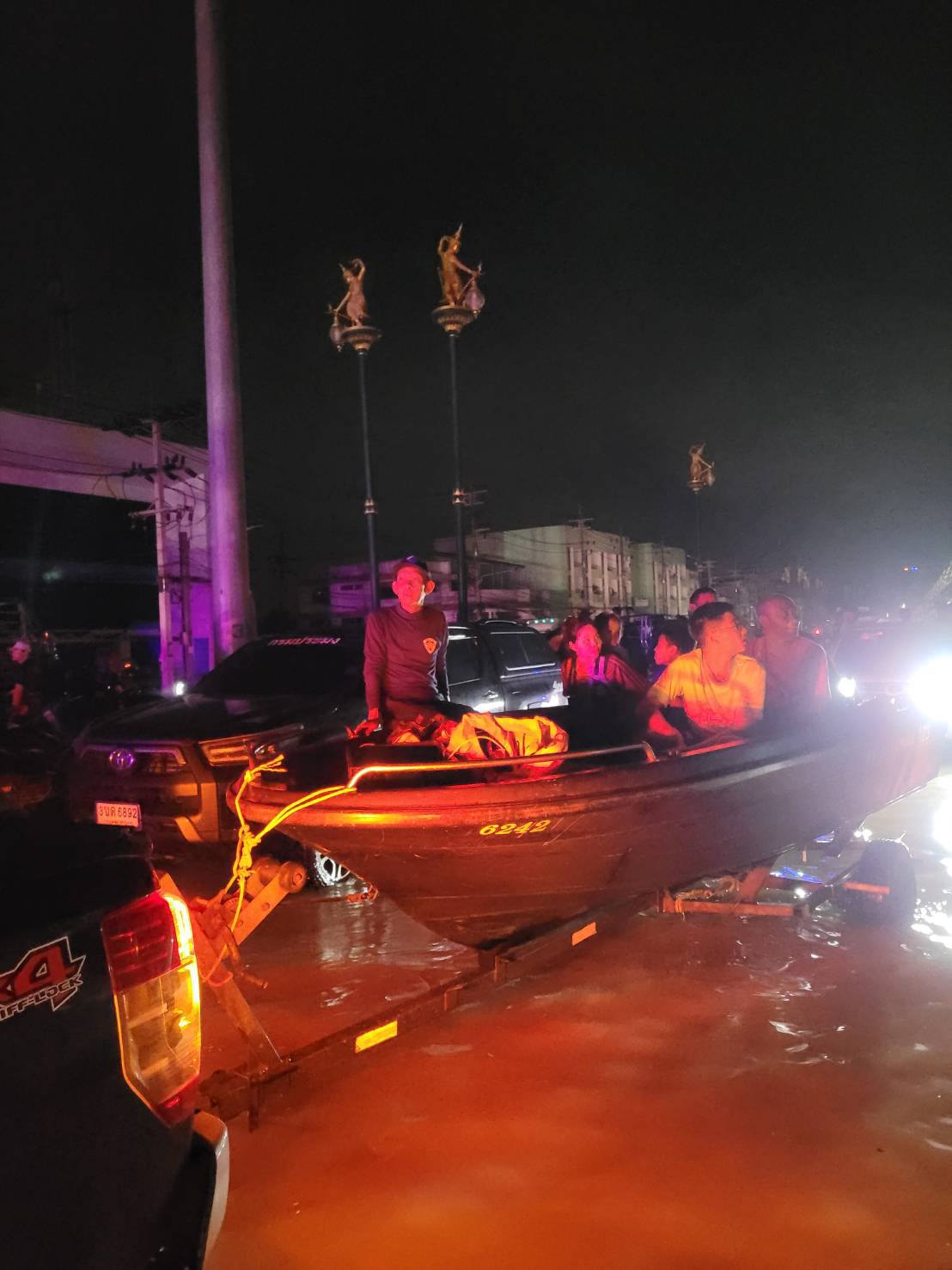 วันที่ 27 พฤศจิกายน 2568  เข้าร่วมปฏิบัติการช่วยเหลือผู้ประสบอุทกภัยจังหวัดสงขลา..คลิก