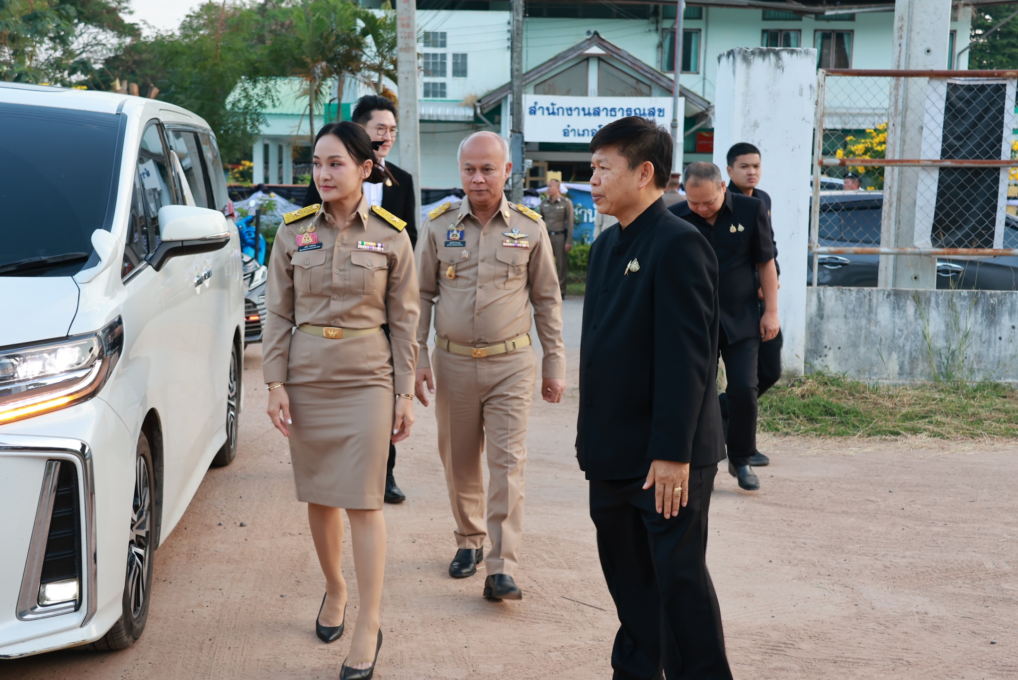 ร่วมพิธีทำบุญตักบาตรและพิธีเปิดอาคารที่ว่าการอำเภอโนนสัง