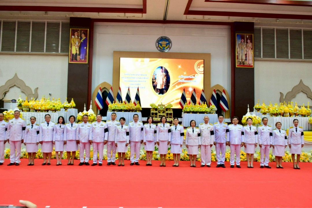 พิธีเจริญพระพุทธมนต์และทำบุญตักบาตรถวายพระราชกุศล..คลิก