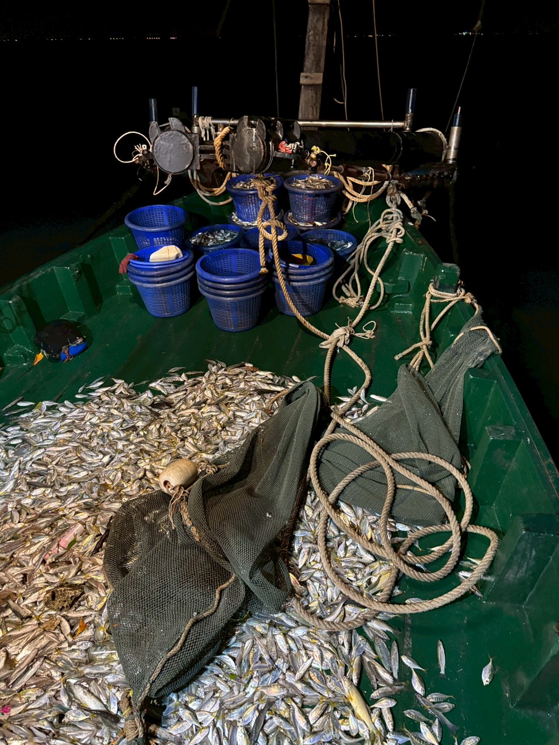 ออกปฏิบัติงานควบคุมการทำประมงในเขตทะเลชายฝั่ง..คลิก