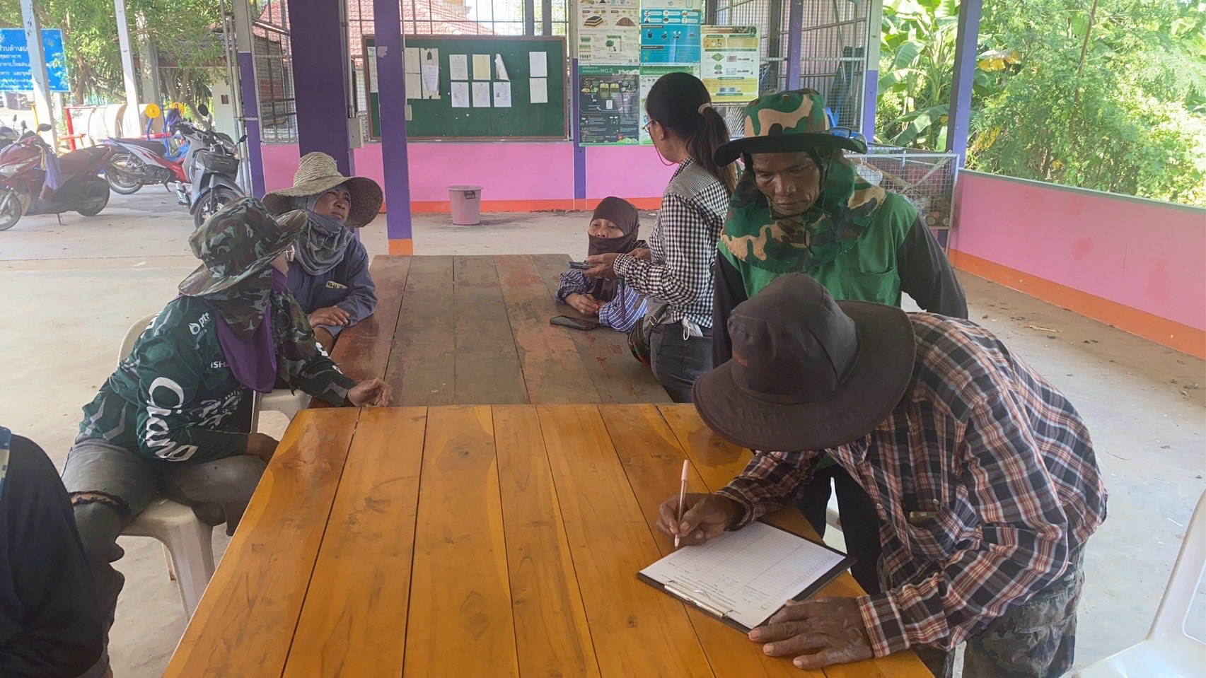 จัดเวทีชี้แจงโครงการบริหารจัดการทรัพยากรประมง อำเภอปากท่อ..คลิก