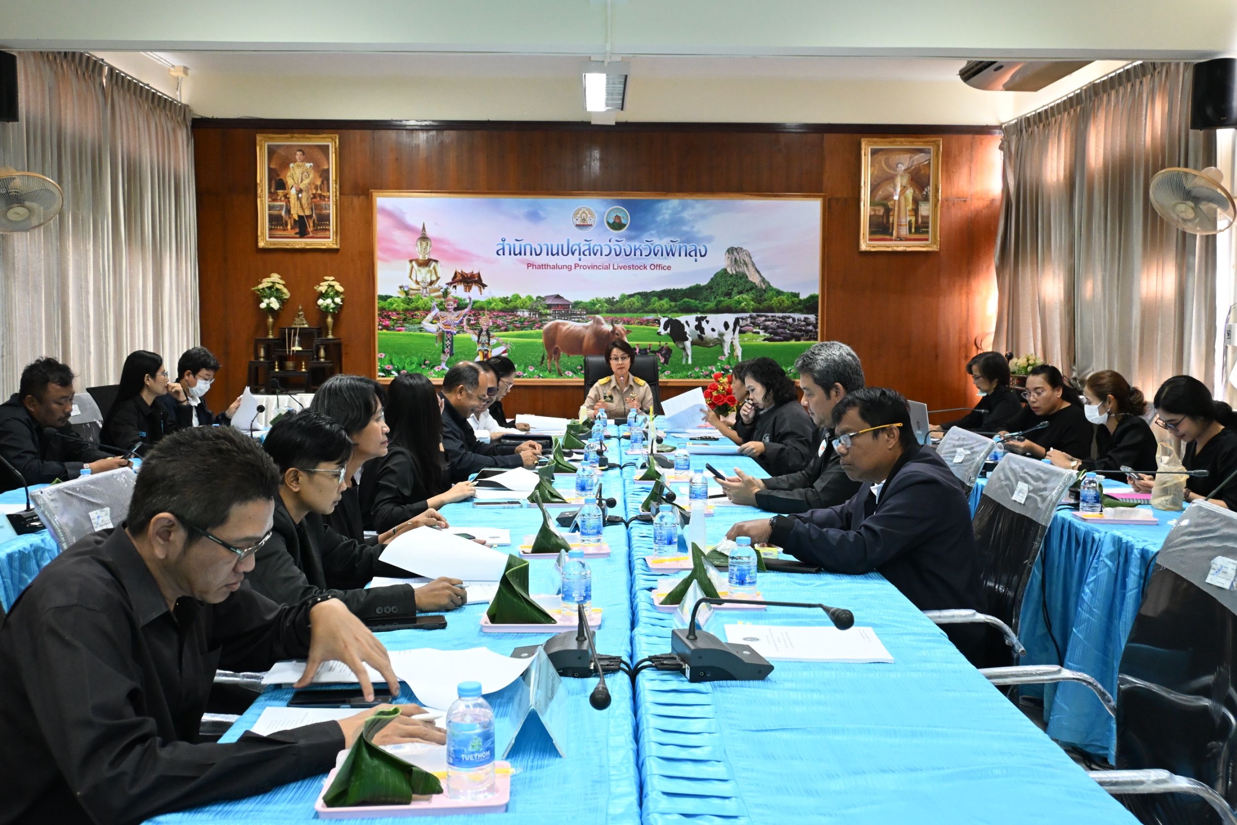 ประมงจังหวัดพัทลุง พร้อมด้วย นักวิชาการประมงชำนาญการ     กลุ่มพัฒนาและส่งเสริมอาชีพการประมง  เข้าร่วมประชุมคณะกรรมการขับเคลื่อนงาน  ด้านการเกษตรและสหกรณ์จังหวัดพัทลุง ครั้งที่ 7/2568 เพื่อเสนอสินค้าปลากัด เข้าร่วมโครงการสินค้าเกษตรและบริการมูลค่าสูง  1 ท้องถิ่น 1 สินค้าเกษตรมูลค่าสูง ประจำปี 2569 ณ ห้องประชุมสำนักงานปศุสัตว์จังหวัดพัทลุง..คลิก