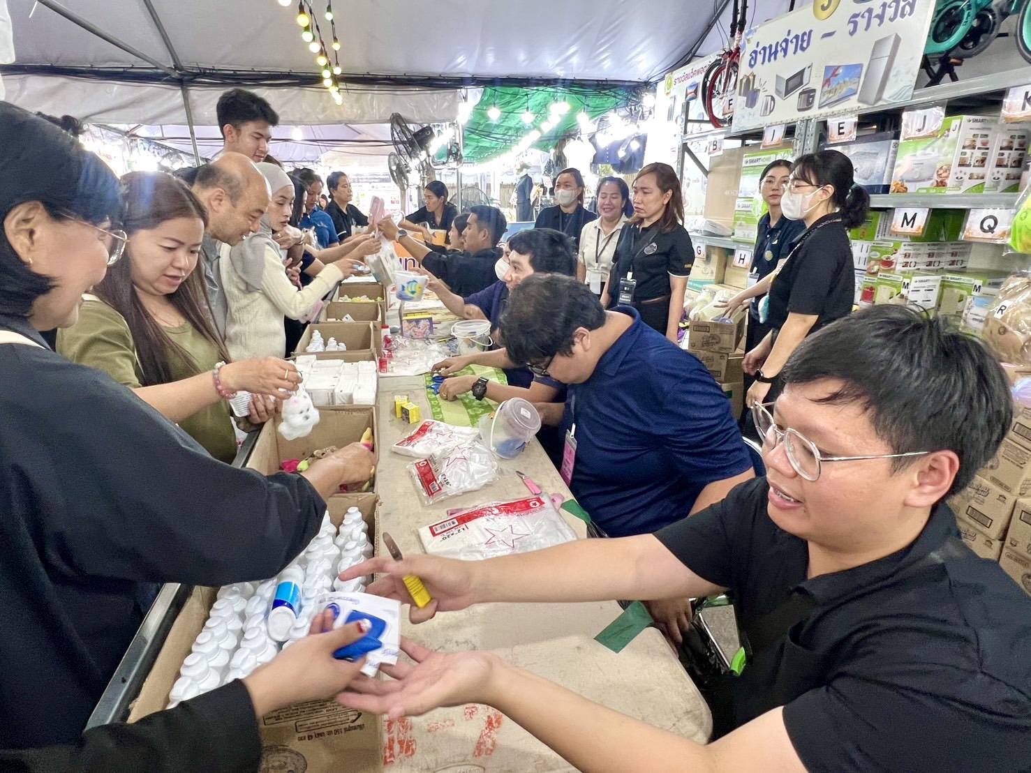 ร้านกาชาดกระทรวงเกษตรและสหกรณ์ 