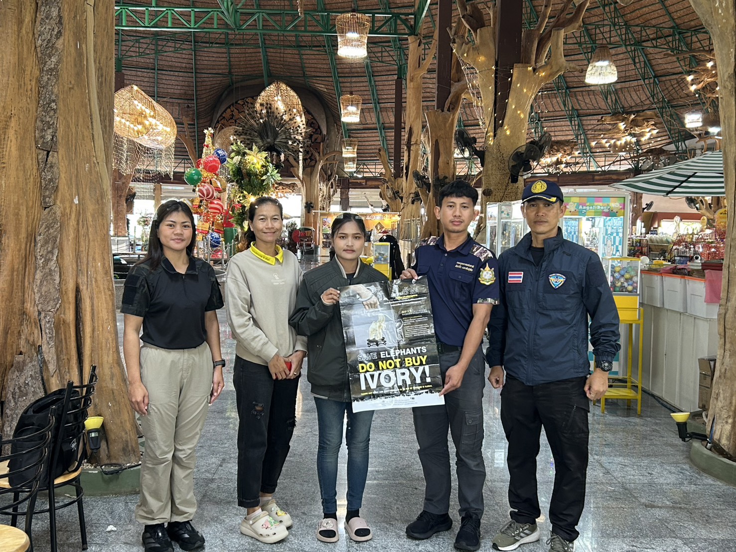 ตรวจเฝ้าระวังป้องกันการค้าสินค้าเกษตรและสินค้าผิดกฎหมาย..คลิก