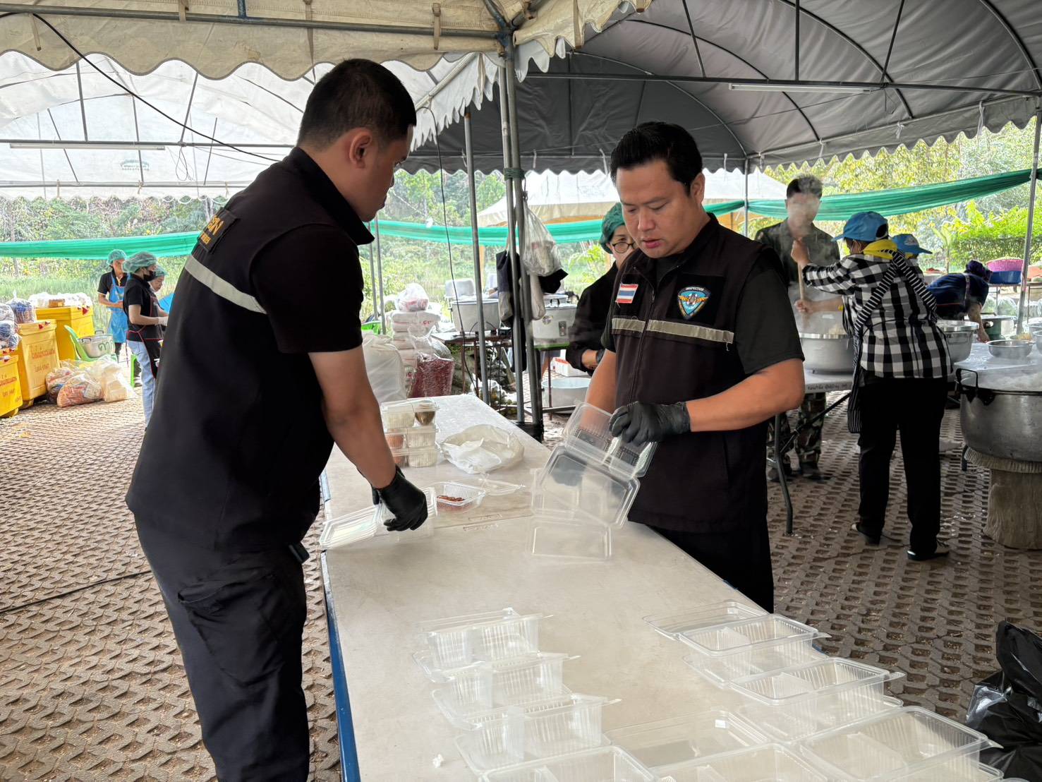 กิจกรรมจิตอาสาอำนวยความสะดวกแก่ประชาชนที่ได้รับผลกระทบจากสถานการณ์สู้รบชายแดนไทย-กัมพูชา..คลิก