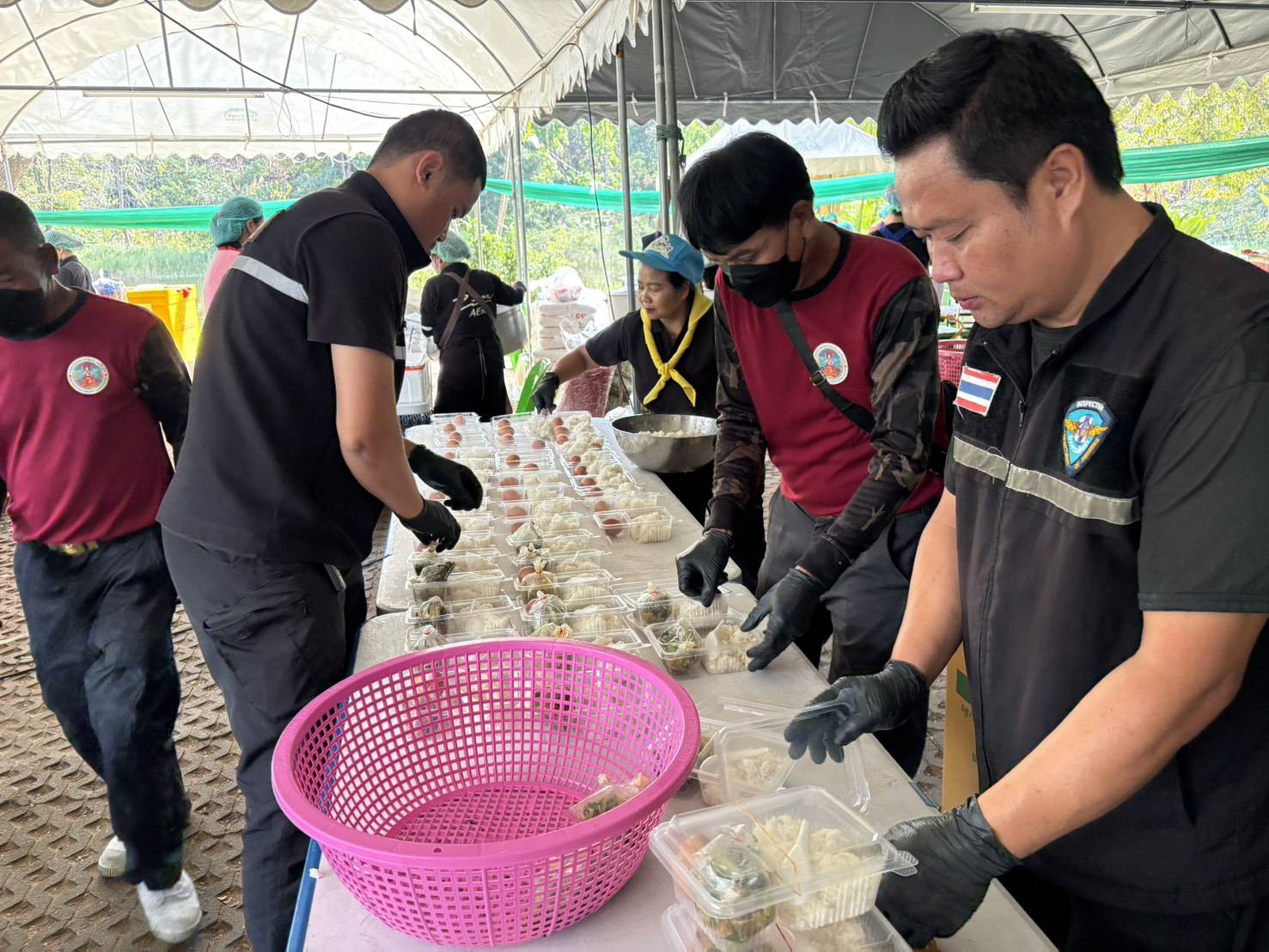 กิจกรรมจิตอาสาอำนวยความสะดวกแก่ประชาชนที่ได้รับผลกระทบจากสถานการณ์สู้รบชายแดนไทย-กัมพูชา