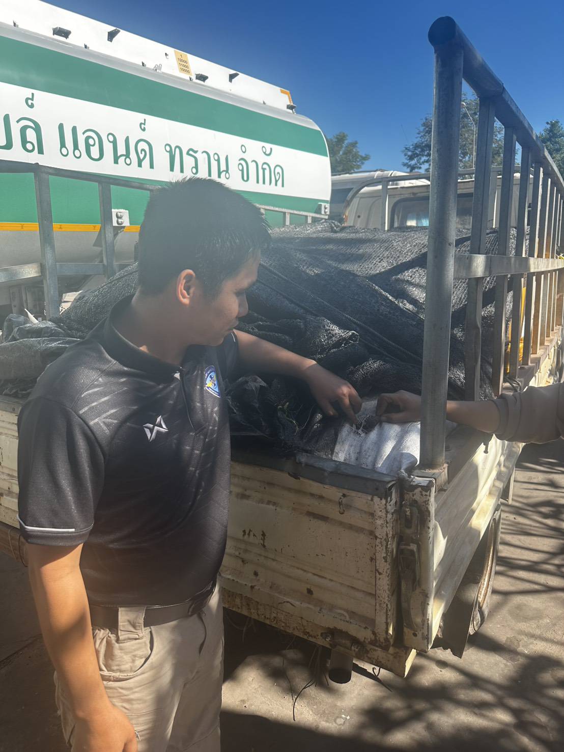 ข่าวกิจกรรม วันที่ 15 ธันวาคม 2568 เจ้าหน้าที่ด่านตรวจประมงนครพนม ตรวจสอบสัตว์น้ำส่งออก ชนิด หอยจุ๊ปแจง มีชีวิต และหอยตลับ มีชีวิต ณ อาคารเก็บของกลางและตรวจสอบสินค้าด่านศุลกากรนครพนม จ.นครพนม..คลิก