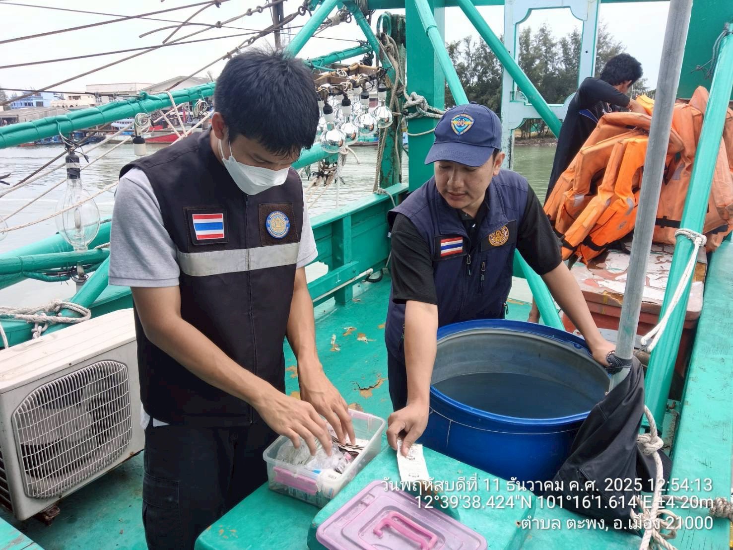 ตรวจเรือประมงในจังหวัดระยอง..คลิก