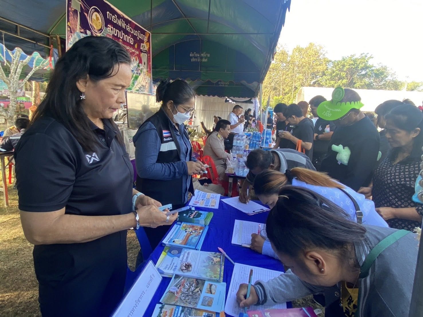 ร่วมจัดกิจกรรมออกให้บริการประชาชนในโครงการปกป้องและเชิดชูสถาบันพระมหากษัตริย์และหน่วยบำบัดทุกข์บำรุงสุขสร้างรอยยิ้มให้ประชาชนจังหวัดราชบุรี (จังหวัดเคลื่อนที่) อำเภอปากท่อ..คลิก