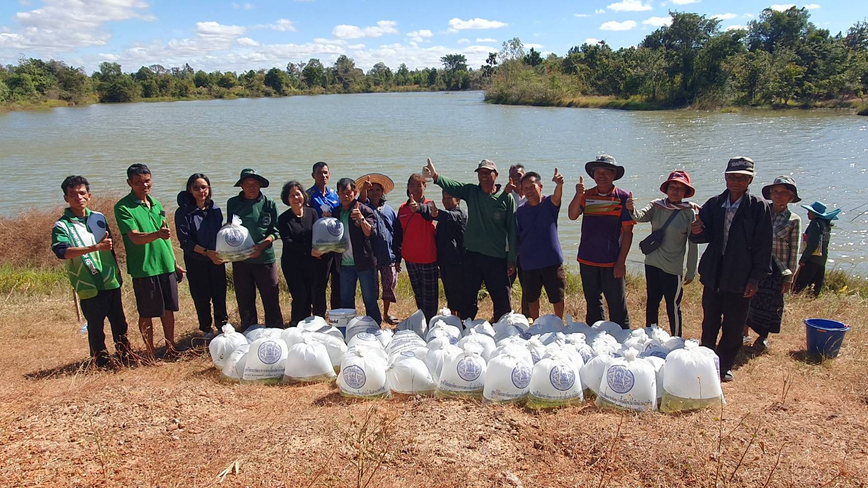 ปล่อยปลาในแหล่งน้ำ