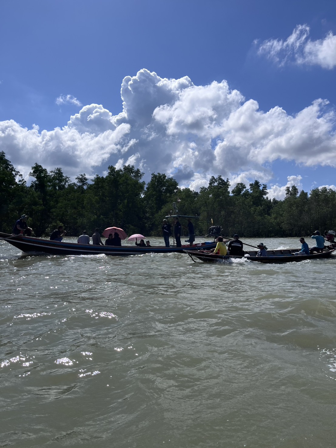 ร่วมกิจกรรมปล่อยพันธุ์สัตว์น้ำ