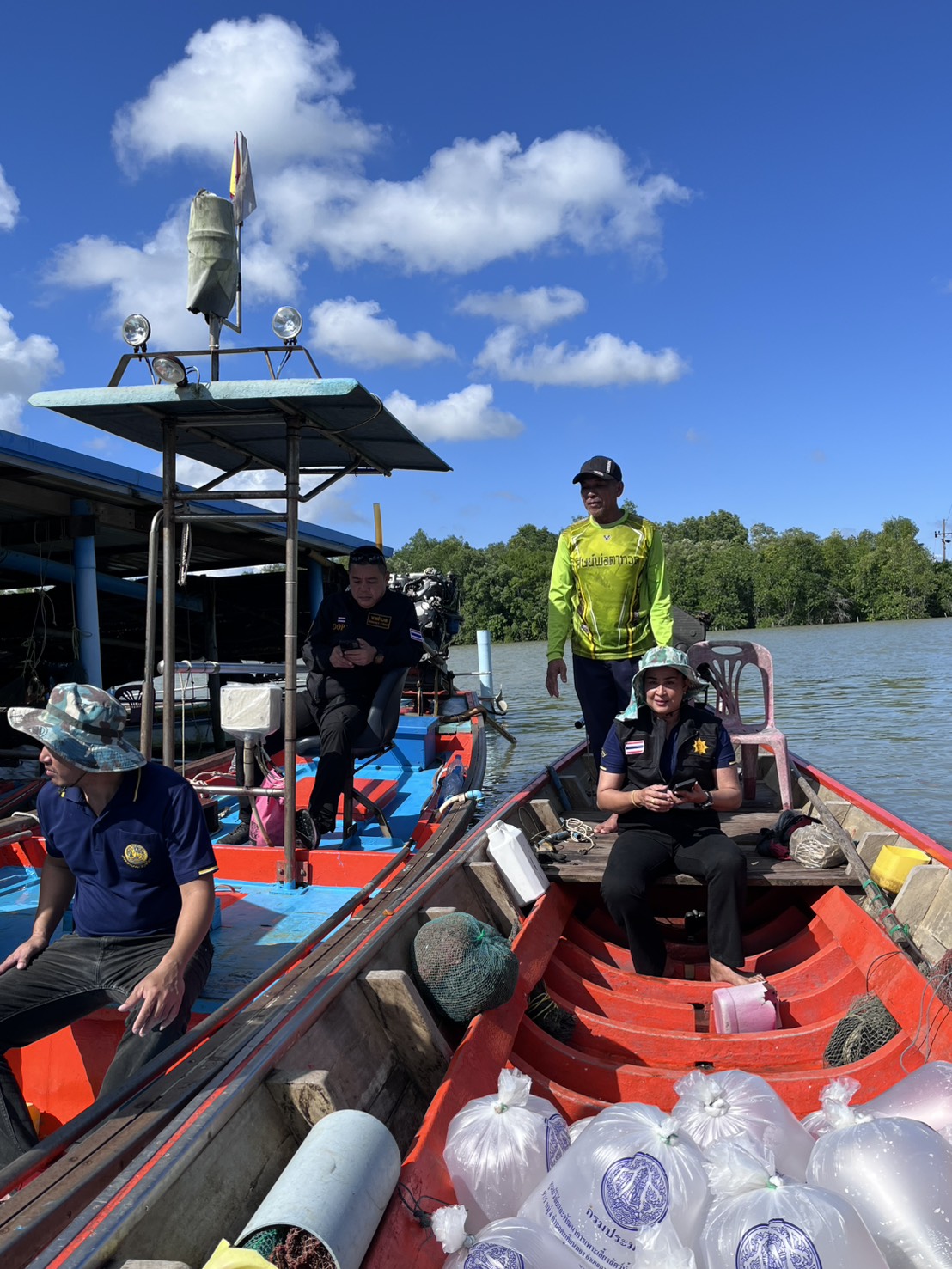 ร่วมกิจกรรมปล่อยพันธุ์สัตว์น้ำ