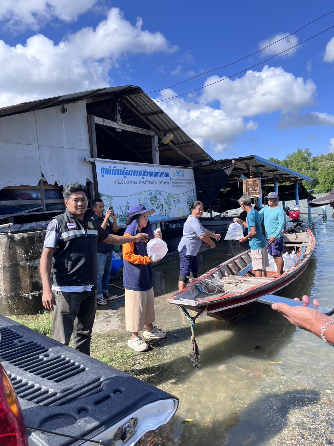 ร่วมกิจกรรมปล่อยพันธุ์สัตว์น้ำ