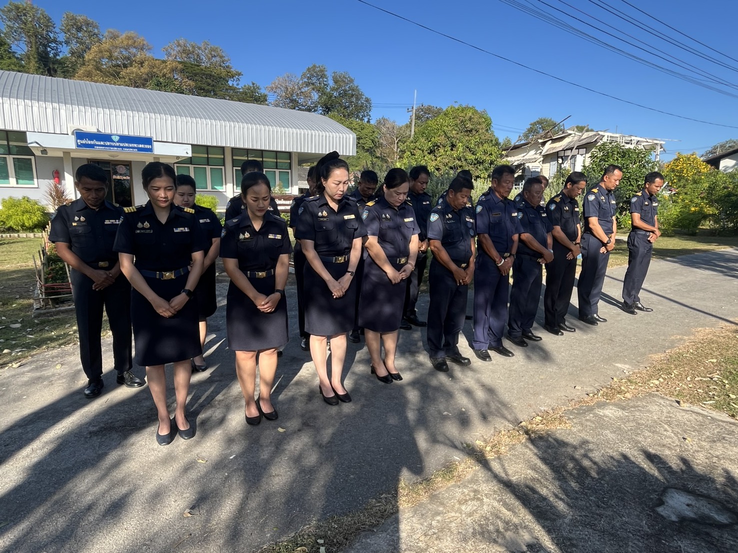 ร่วมทำกิจกรรมหน้าเสาธงและมอบหมายงานประจำสัปดาห์