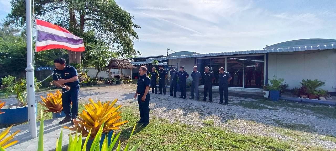 “นปท.บางสะพานฯเข้าแถวเคารพธงชาติ สวดมนต์ไหว้พระ  เพื่อความเป็นศิริมงคล”