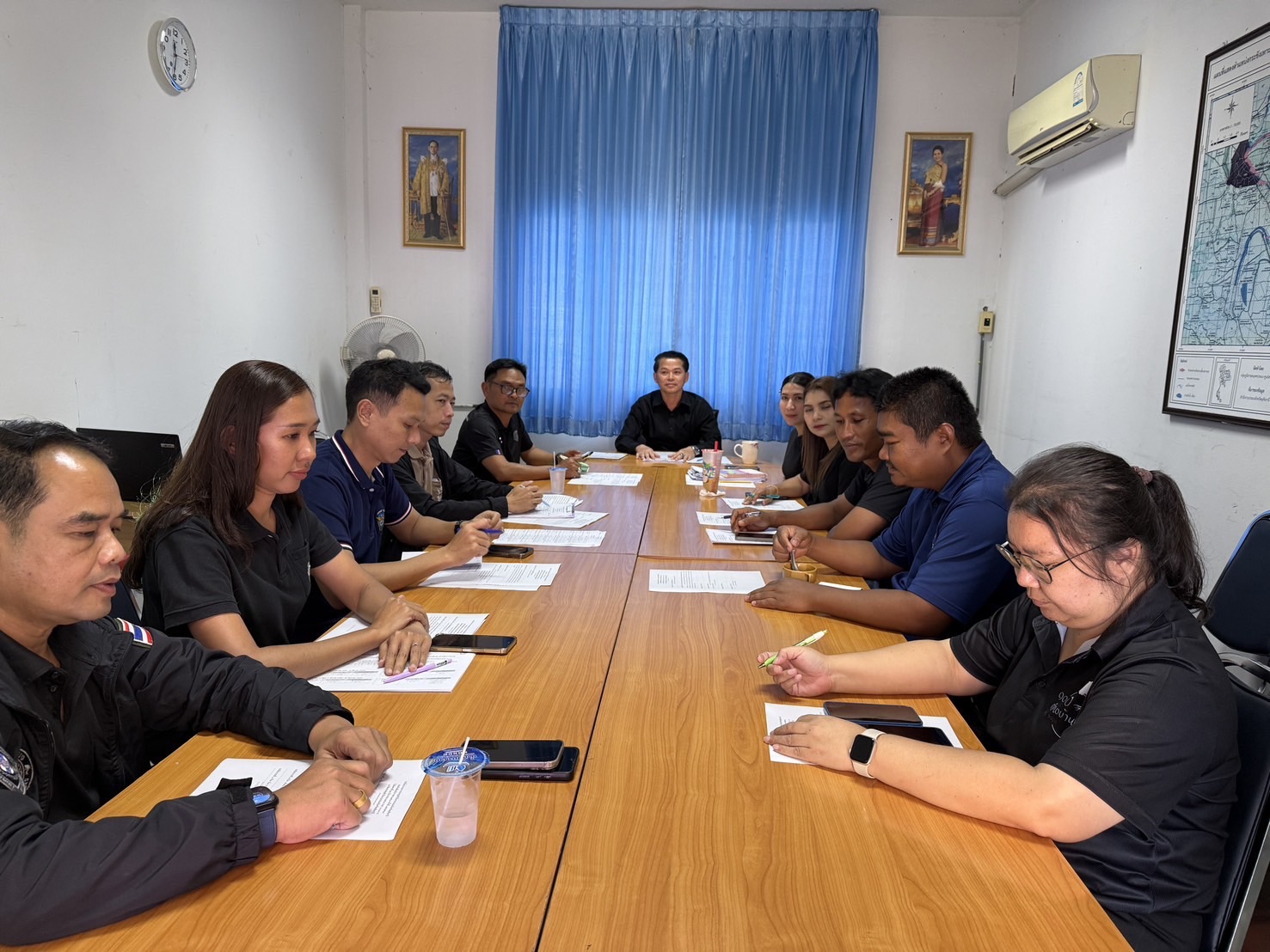 กิจกรรมอื่น ๆ : วันที่ 23 ธันวาคม 2568 เวลา 13.30 น. หน่วยป้องกันและปราบปรามประมงน้ำจืดเขื่อนเจ้าพระยา (ชัยนาท) โดยนายวรัญญู สาหร่าย หัวหน้าหน่วยฯ พร้อมเจ้าหน้าที่ศูนย์วิจัยและพัฒนาการเพาะเลี้ยงสัตว์น้ำจืดอุทัยธานี และเจ้าหน้าที่ศูนย์วิจัยและพัฒนาประมงน้ำจืดนครสวรรค์ ร่วมประชุมคณะกรรมการขับเคลื่อนนโยบายกรมประมงแบบเบ็ดเสร็จ (Fisheries Co-Ordinator: FC) จังหวัดอุทัยธานี