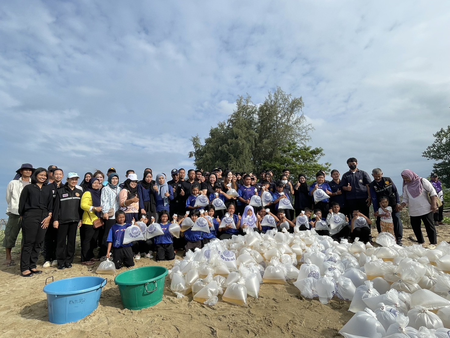 ปล่อยพันธ์สัตว์น้ำ เพิ่มจำนวนประชากรสัตว์น้ำในท้องทะเล..คลิก