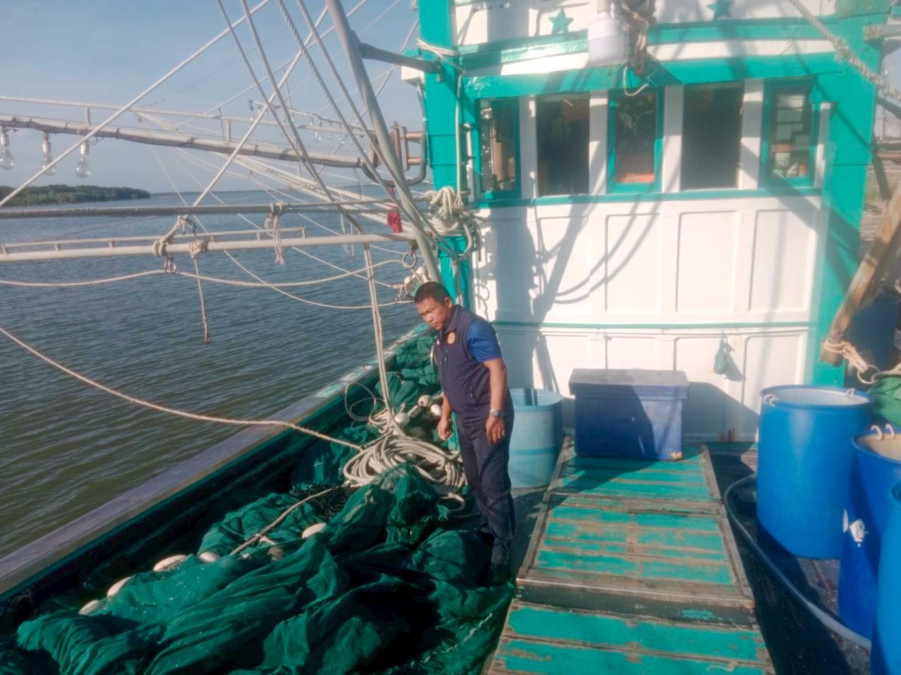 ตรวจเรือประมงในจังหวัดจันทบุรี..คลิก