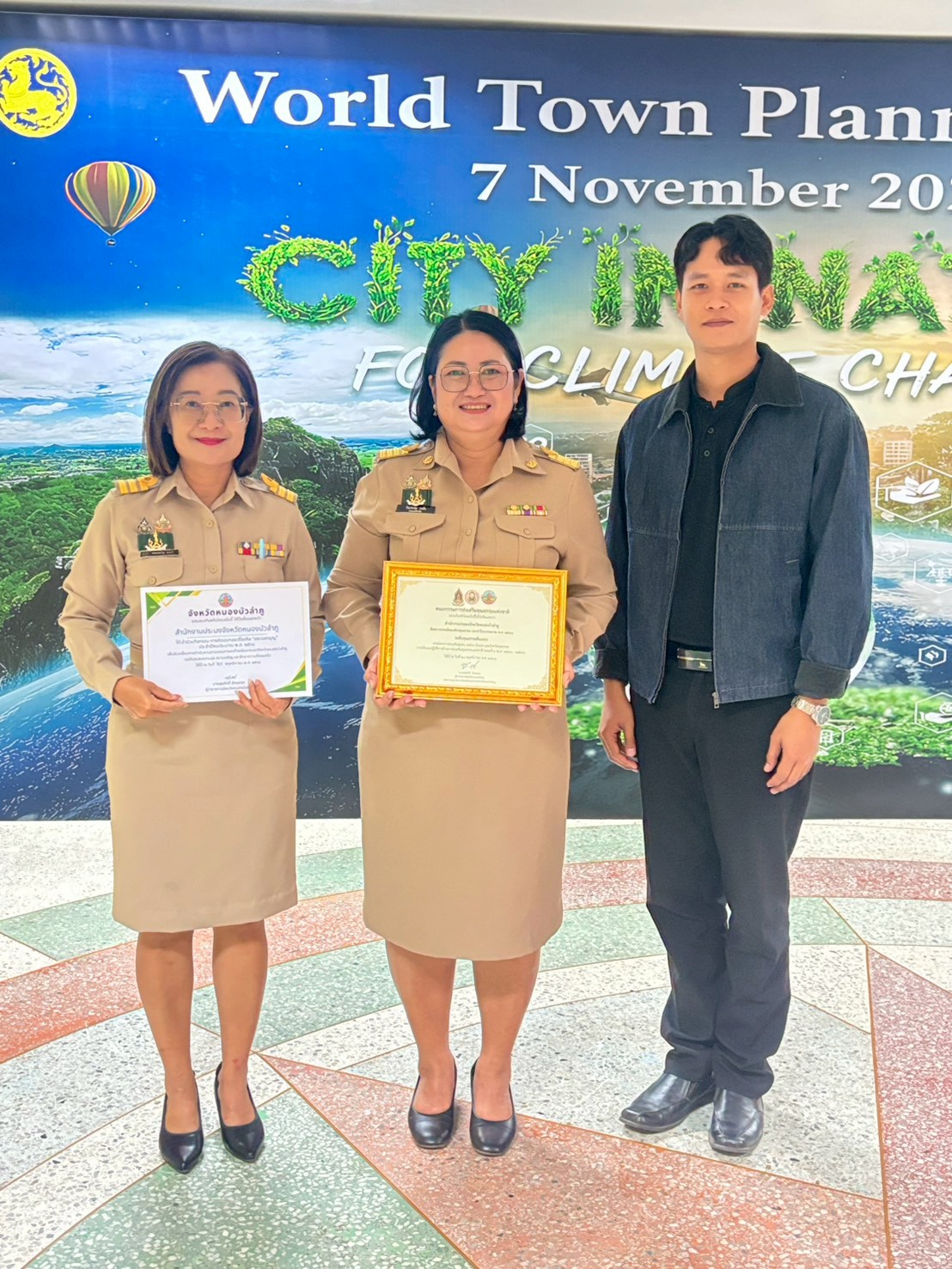 ร่วมประชุมคณะกรมการจังหวัด หัว