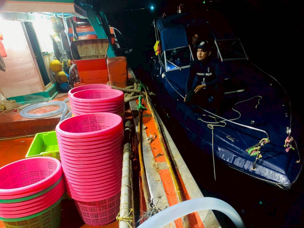 ออกปฏิบัติงานการควบคุมเฝ้าระวังการทำประมงพื้นที่ทะเลนอกชายฝั่ง..คลิก