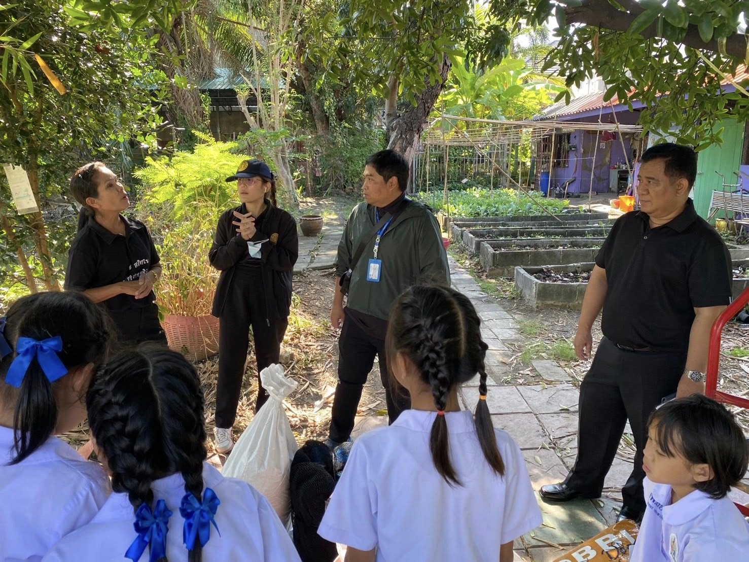 สำนักงานประมงพื้นที่กรุงเทพมหานครลงพื้นที่ให้บริการเกษตรกร และประชาสัมพันธ์หลักเกณฑ์การเข้าร่วมโครงการแปลงใหญ่