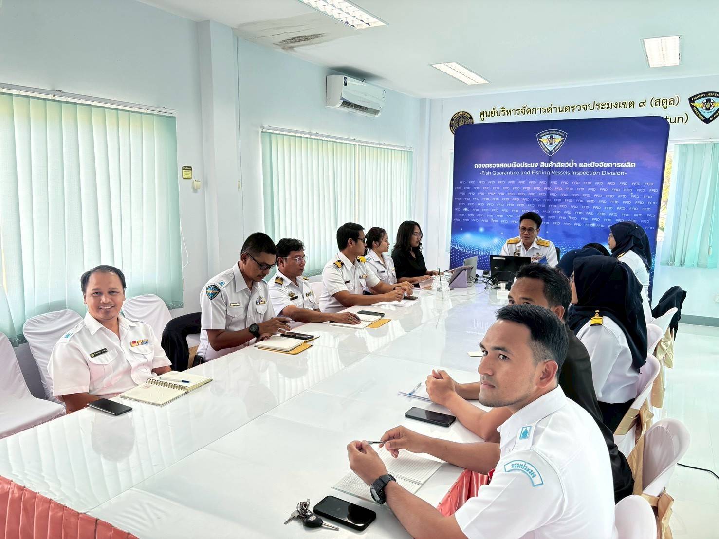จัดการประชุมชี้แจงแนวทางการดำเนินงานตามตัวชี้วัดของศูนย์บริหารจัดการด่านตรวจประมงเขต 9 (สตูล) และการประเมินผลการปฏิบัติราชการ รอบการประเมินที่ 1/2569..คลิก