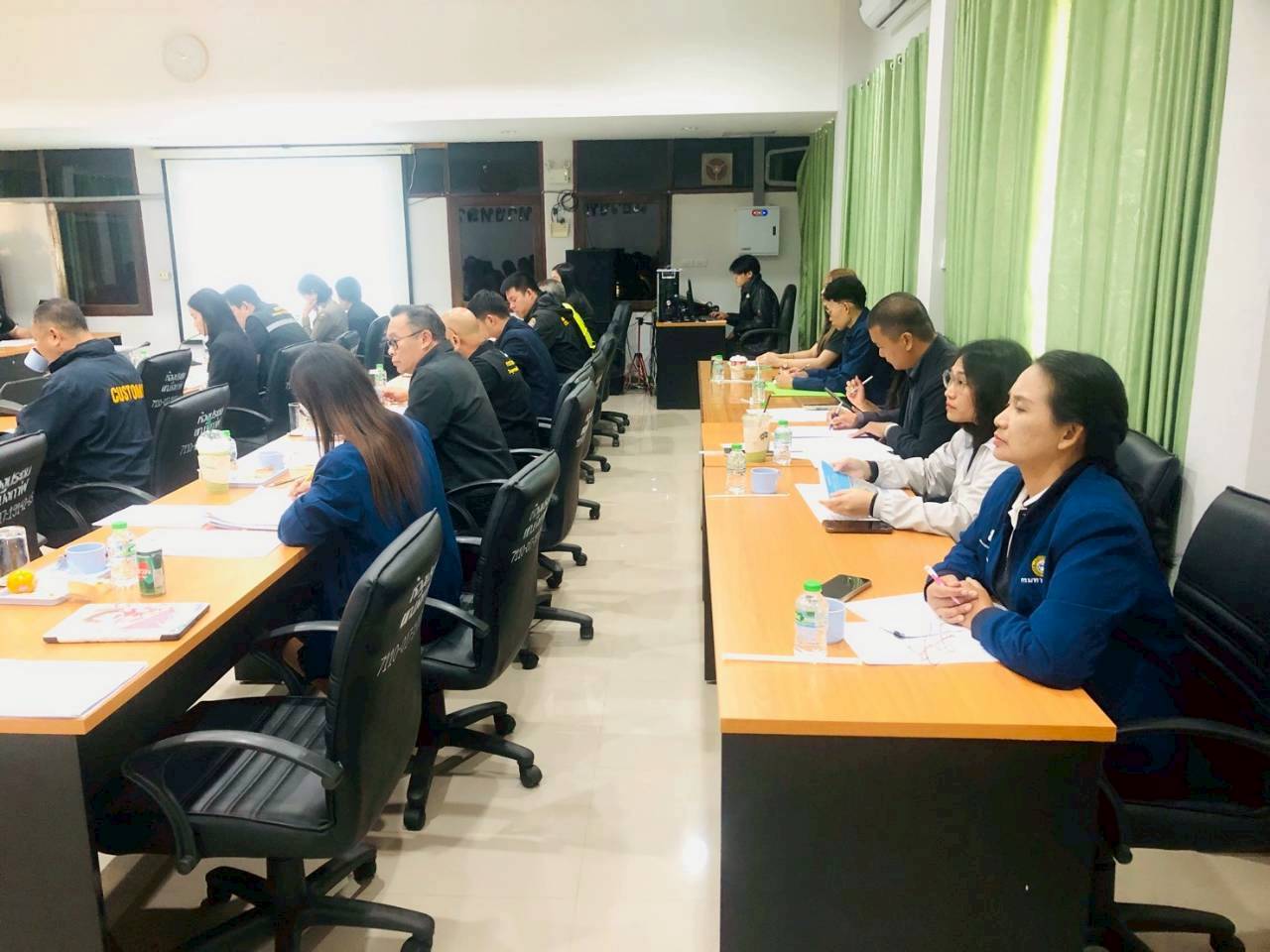 ข่าวกิจกรรม วันที่ 30 ธันวาคม 2568 หัวหน้าด่านตรวจประมงนครพนม (นายพิชิต พรหมประศรี) เข้าร่วมประชุมหารือการจัดสรรพื้นที่บริเวณด่านพรมแดนบึงกาฬ เพื่อให้เป็นระเบียบและถูกต้องตามมาตรฐานด่านสากล (CIQ)..คลิก