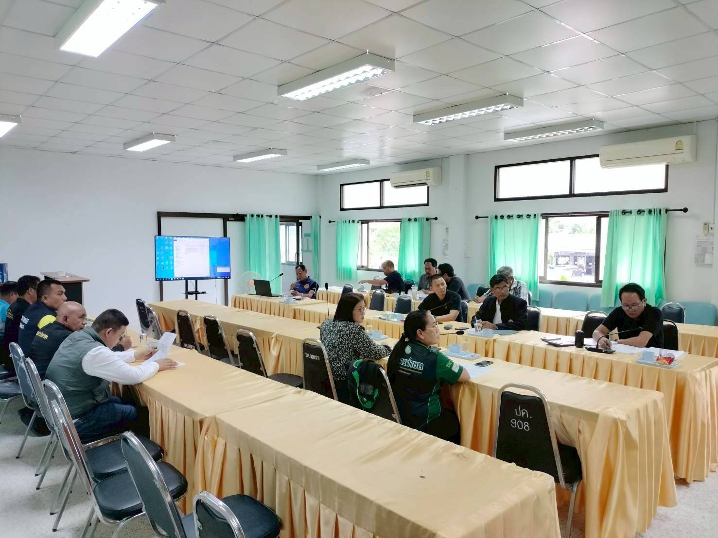 ประมงอำเภอป่าบอน รับผิดชอบอำเภอกงหรา ร่วมประชุม คณะกรรมการให้ความช่วยเหลือผู้ประสบภัยพิบัติอำเภอกงหรา (ก.ช.ภ.อ.) ในการพิจารณาให้ความช่วยเหลือผู้ประสบอุทกภัย ในช่วงฤดูฝน ปี 2568 ณ ห้องประชุมประชารัฐ ที่ว่าการอำเภอกงหรา ชั้น 2