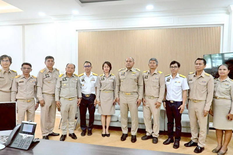 ร่วมอวยพรสวัสดีปีใหม่และรับคำอวยพรจากผู้ว่าราชการจังหวัดพัทลุง..คลิก