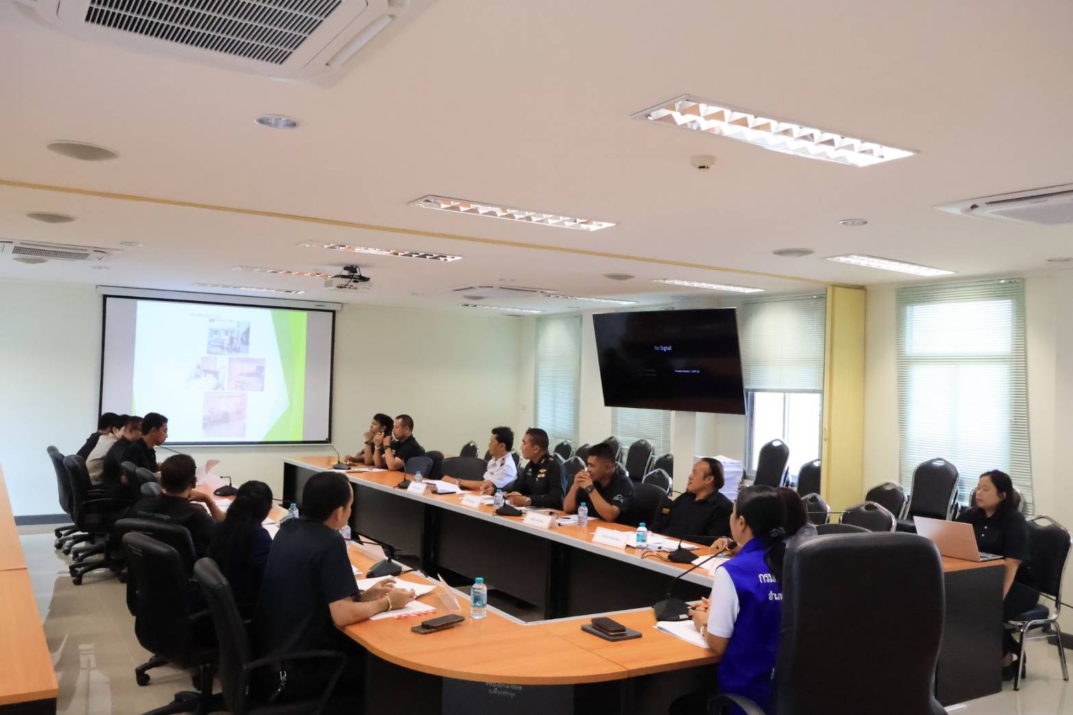 ประมงอำเภอเขาชัยสน รักษาราชการแทน ประมงอำเภอเมืองพัทลุง ร่วมประชุมคณะกรรมการให้ความช่วยเหลือผู้ประสบภัยพิบัติ  อำเภอเมืองพัทลุง (ก.ช.ภ.อ.) ครั้งที่ 1/2569 ณ ห้องประชุมหลวงวิจารณ์คดีราษฎร ชั้น 2  ที่ว่าการอำเภอเมืองพัทลุง