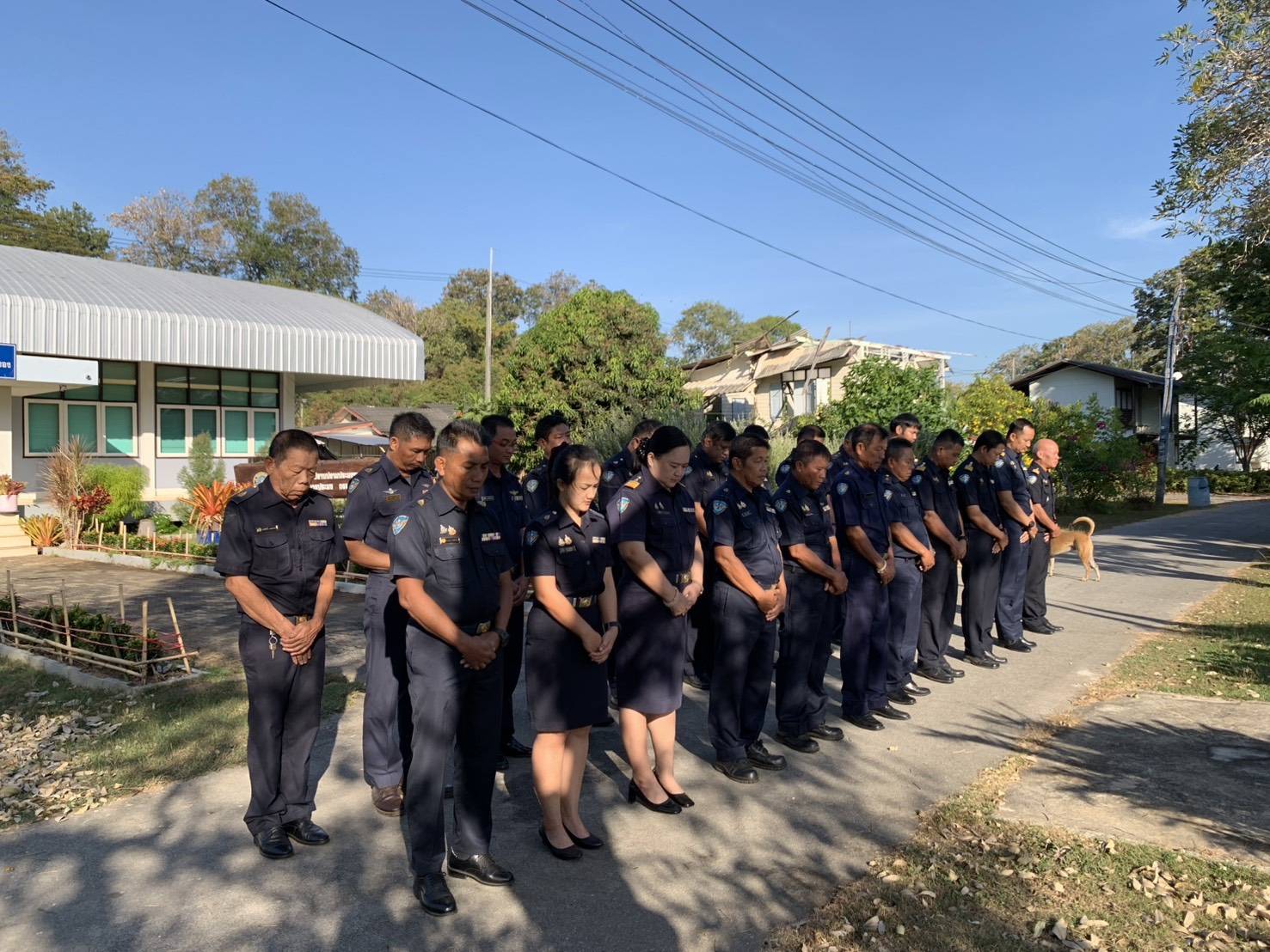 ร่วมกิจกรรมเข้าแถวเคารพธงชาติและสวดมนต์ไหว้พระ..คลิก