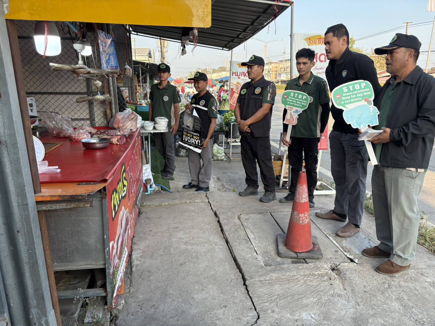 ตรวจป้องกัน เฝ้าระวังการลักลอบนำเข้าส่งออกสินค้าประมงและสินค้าผิดกฎหมาย..คลิก