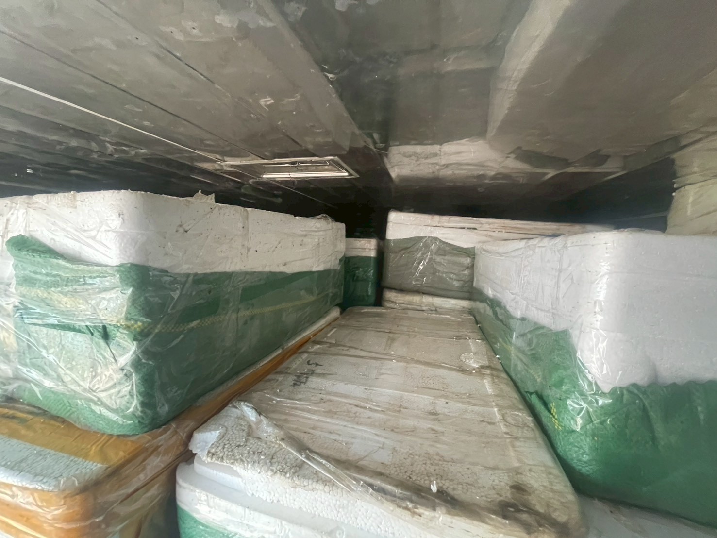 เจ้าหน้าที่ศูนย์บริหารจัดการด่านตรวจประมงเขต 1 (เชียงราย) ตรวจสอบสินค้าหอยนางรมมีชีวิต นำเข้ามาจากสาธารณรัฐประชาธิปไตยประชาชนลาว..คลิก