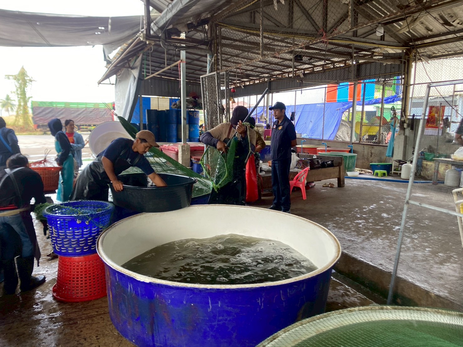 ตรวจสอบความเสี่ยงในพื้นที่ ตลาดรัตนธรรม และตลาดรุ่งทวีทรัพย์