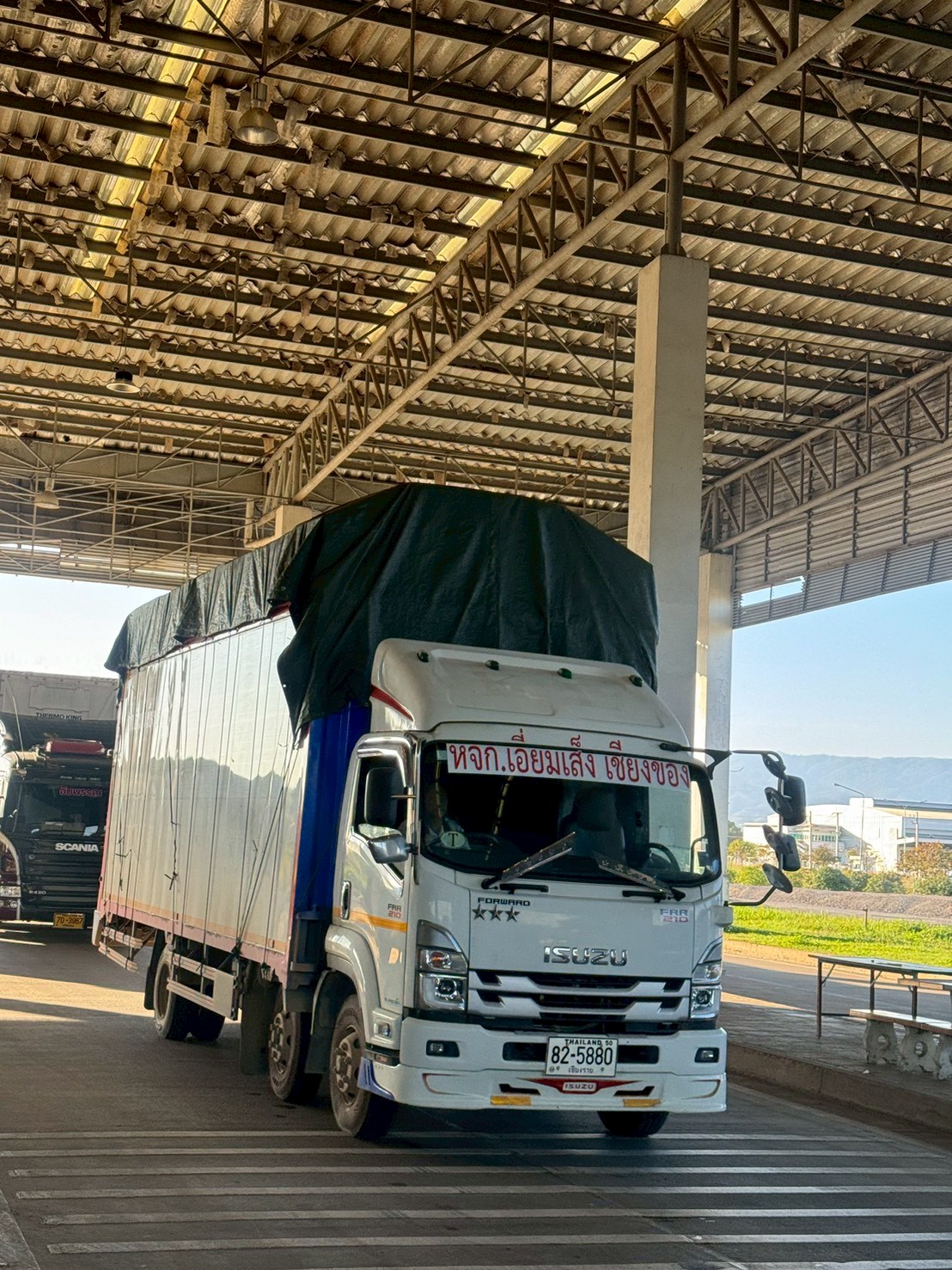 เจ้าหน้าที่ศูนย์บริหารจัดการด่านตรวจประมงเขต 1 (เชียงราย) ตรวจสอบสินค้าประมงส่งออกไปยังสาธารณรัฐประชาธิปไตยประชาชนลาว ผ่านทางด่านพรมแดนอำเภอเชียงแสน และเชียงของ จังหวัดเชียงราย..คลิก