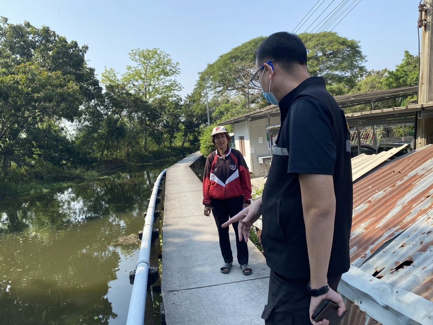 สำนักงานประมงพื้นที่กรุงเทพมหานคร ลงพื้นที่ตรวจติดตามและเฝ้าระวังสถานการณ์การแพร่ระบาดปลาหมอคางดำและลงพื้นที่ให้บริการเกษตรกร
