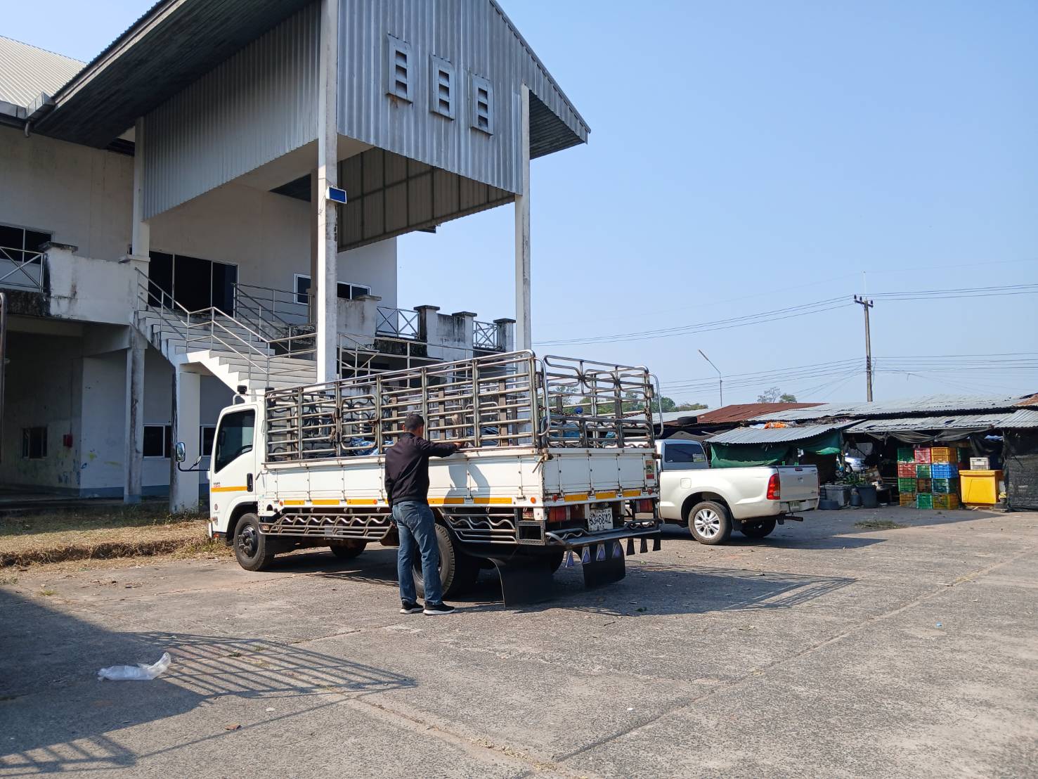 ตรวจป้องกัน เฝ้าระวังการลักลอบนำเข้าส่งออกสินค้าประมง..คลิก