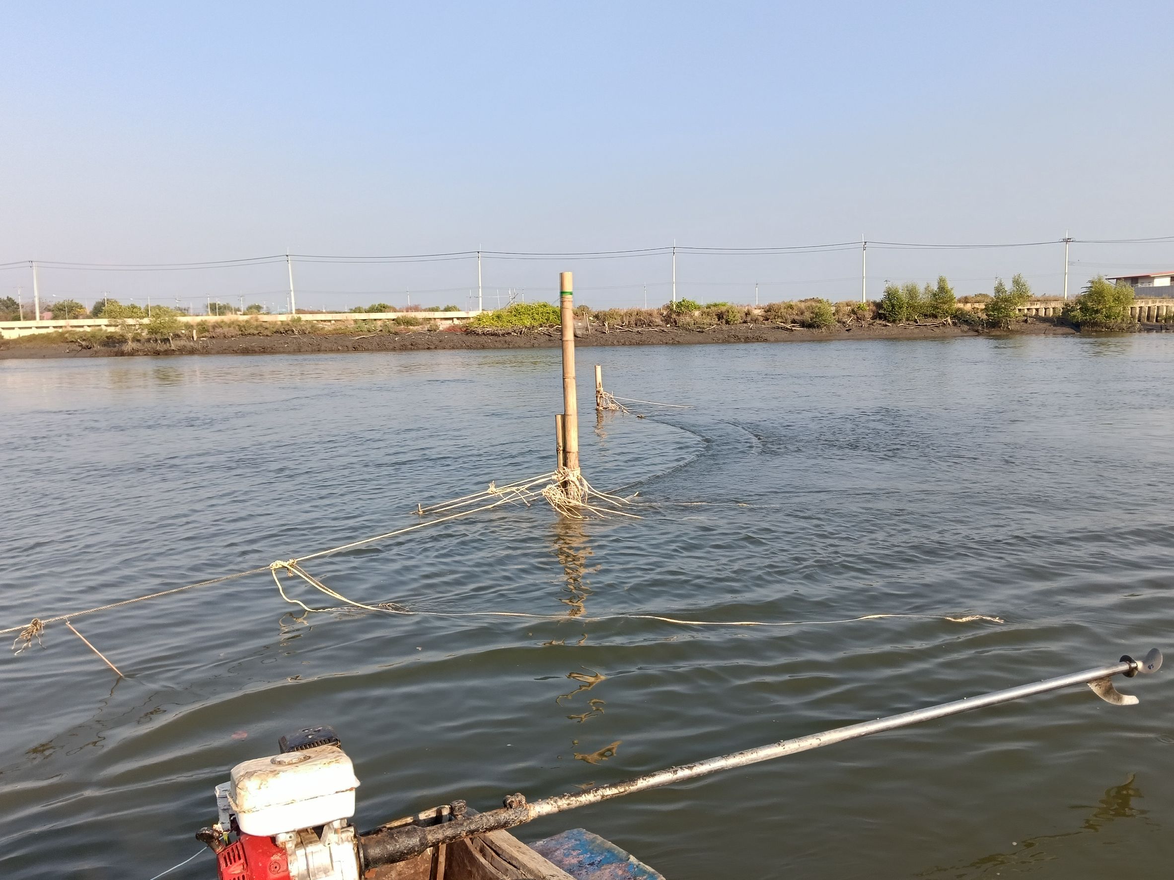 จับกุมผู้กระทำความผิดข้อหาใช้โพงพาง พร้อมของกลางโพงพาง 1 ปาก..คลิก