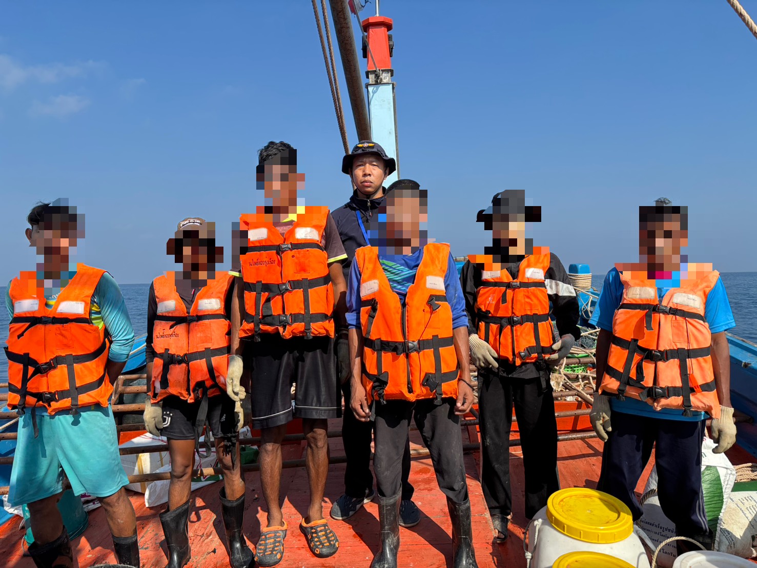 ออกปฏิบัติงาน ตามกระดานข่าวศูนย์อำนวยการรักษาผลประโยชน์ของชาติทางทะเล..คลิก