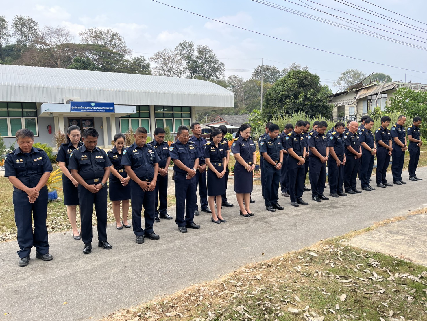 ร่วมกิจกรรมเข้าแถวเคารพธงชาติและสวดมนต์ไหว้พระ..คลิก