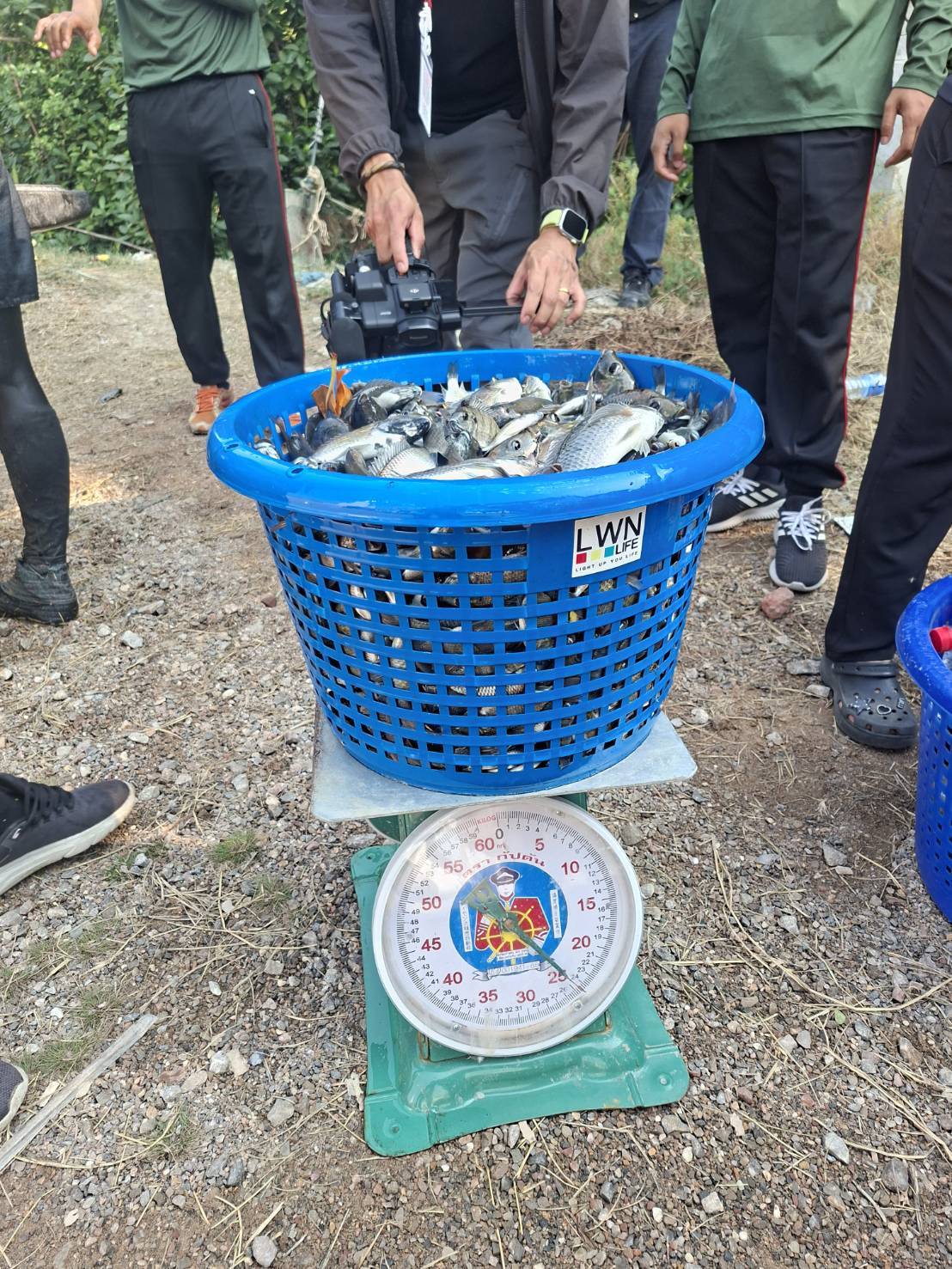 ร่วมกิจกรรมลงแขกลงคลองเพื่อกำจัดปลาหมอคางดำ ร่วมกับ FC ประมงจังหวัดสมุทรสาคร กรมทหารสื่อสารที่1 เรือนจำกลางจังหวัดสมุทรสาคร