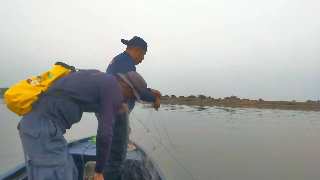 ศูนย์ป้องกันและปราบปรามประมงน้ำจืดนครราชสีมา ออกปฏิบัติงานควบคุมเฝ้าระวังการทำการประมงผิดกฎหมาย ในพื้นที่บริเวณอ่างเก็บน้ำลำสำลาย ตำบลตะขบอำเภอปักธงชัย จังหวัดนครราชสีมา