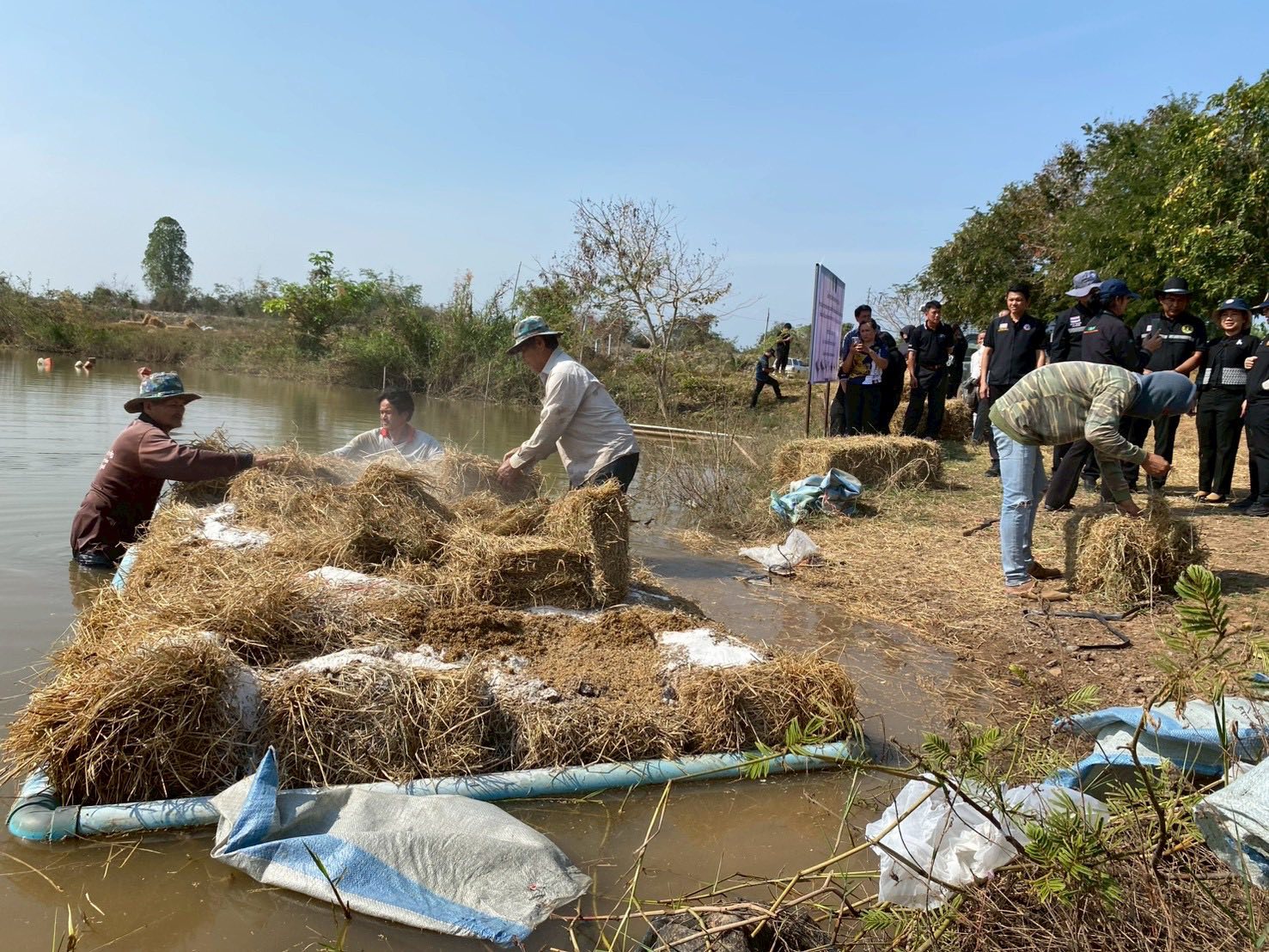 ลงพื้นที่ดำเนินการจัดทำอาหารธรรมชาติ เพื่อเป็นอาหารของสัตว์น้ำวัยอ่อน..คลิก