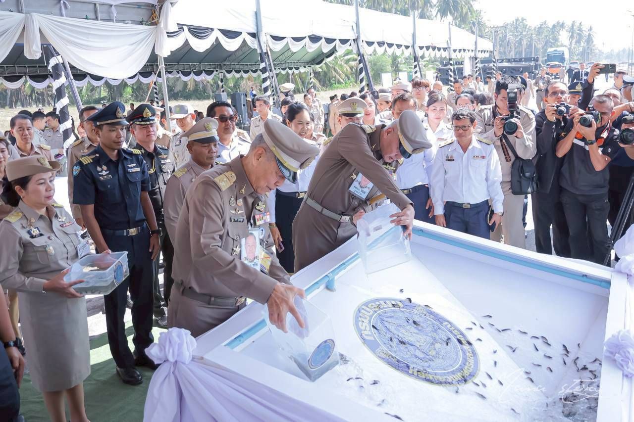 “นปท.บางสะพานฯ ร่วมต้อนรับพลอากาศเอก ชลิต พุกผาสุก องคมนตรี ประธานอนุกรรมการติดตามและขับ เคลื่อนโครงการอันเนื่องมาจากพระราชดำริในพื้นที่ภาคกลาง”..คลิก