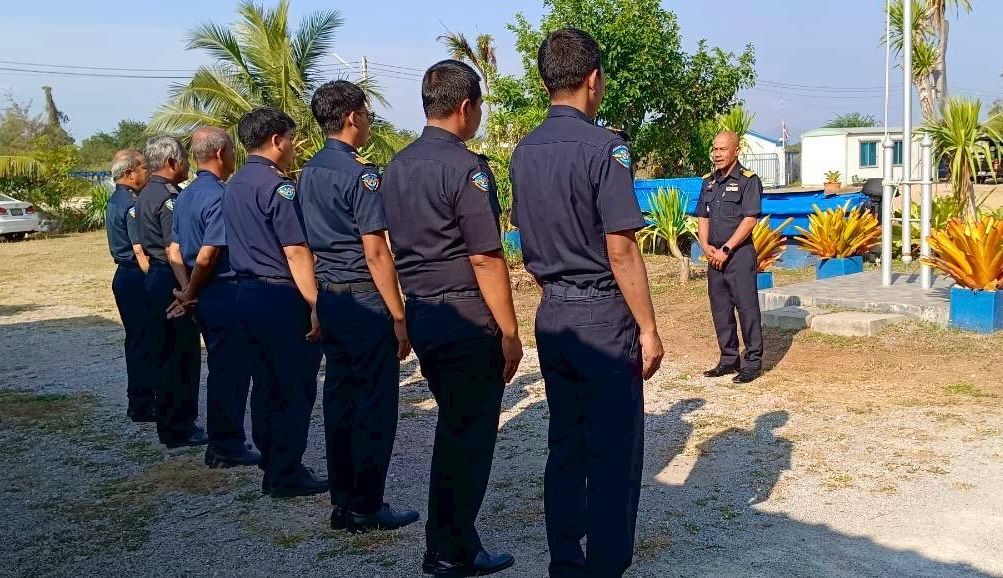 “นปท.บางสะพานฯ เข้าแถวเคารพธงชาติ สวดมนต์ไหว้พระ มอบหมายการปฏิบัติงาน”..คลิก