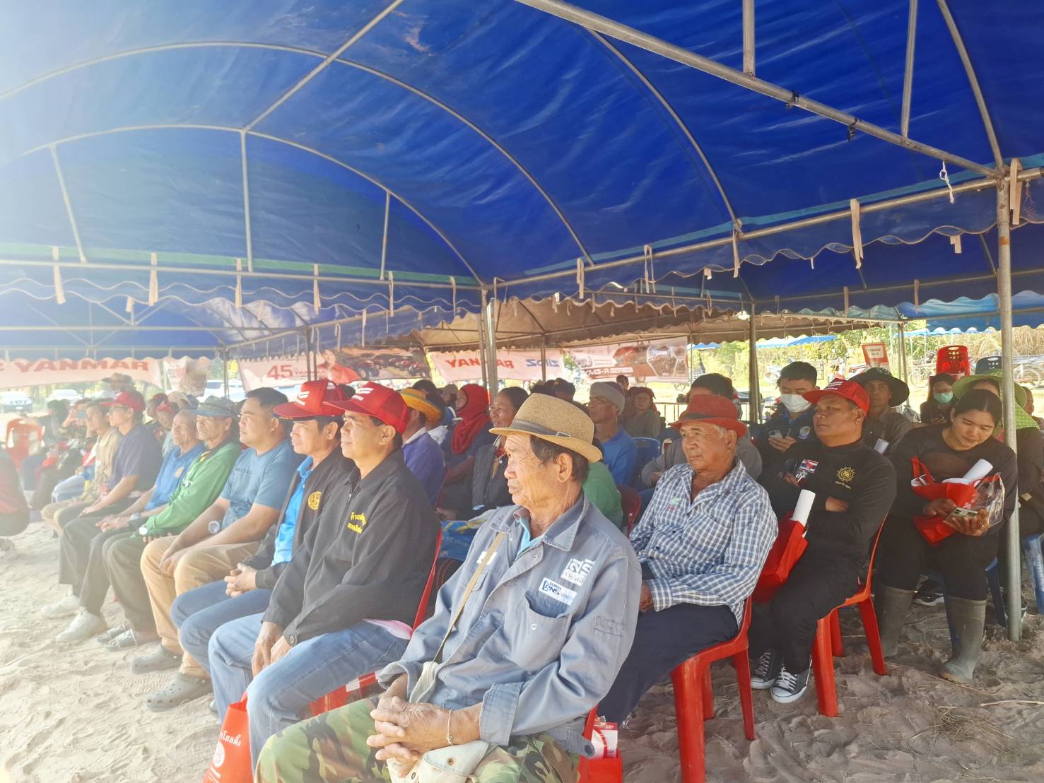 ร่วมพิธีเปิดงานวันสาธิตการใช้เครื่องจักรกลการเกษตร เพื่อเพิ่มประสิทธิภาพการผลิตอ้อยและการจัดการเศษวัสดุการเกษตรเหลือใช้ทางการเกษตร..คลิก