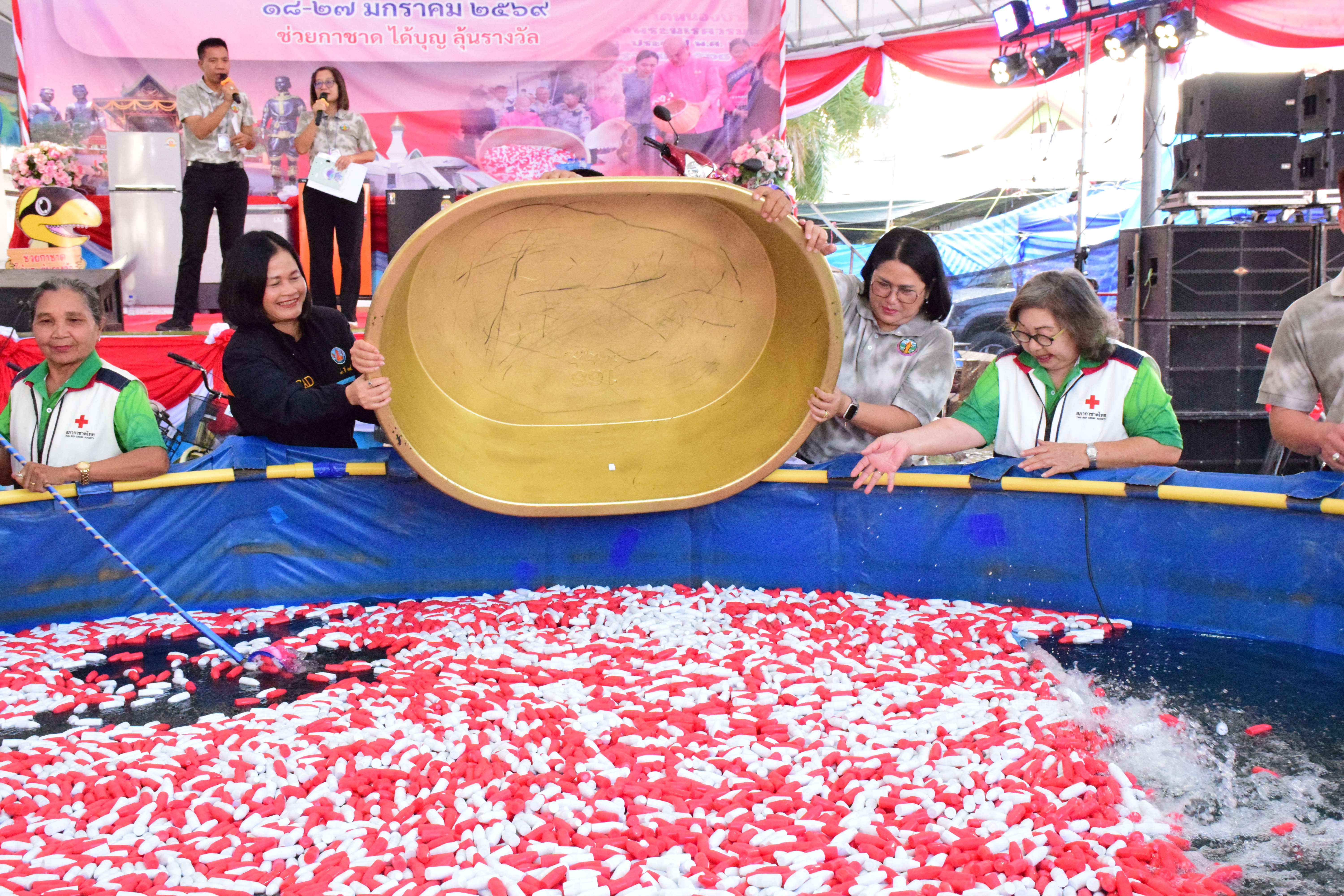 ปฏิบัติหน้าที่ประจำร้านมัจฉากาชาด งานสักการะสมเด็จพระนเรศวรมหาราช ประจำปี 2569 จังหวัดหนองบัวลำภู