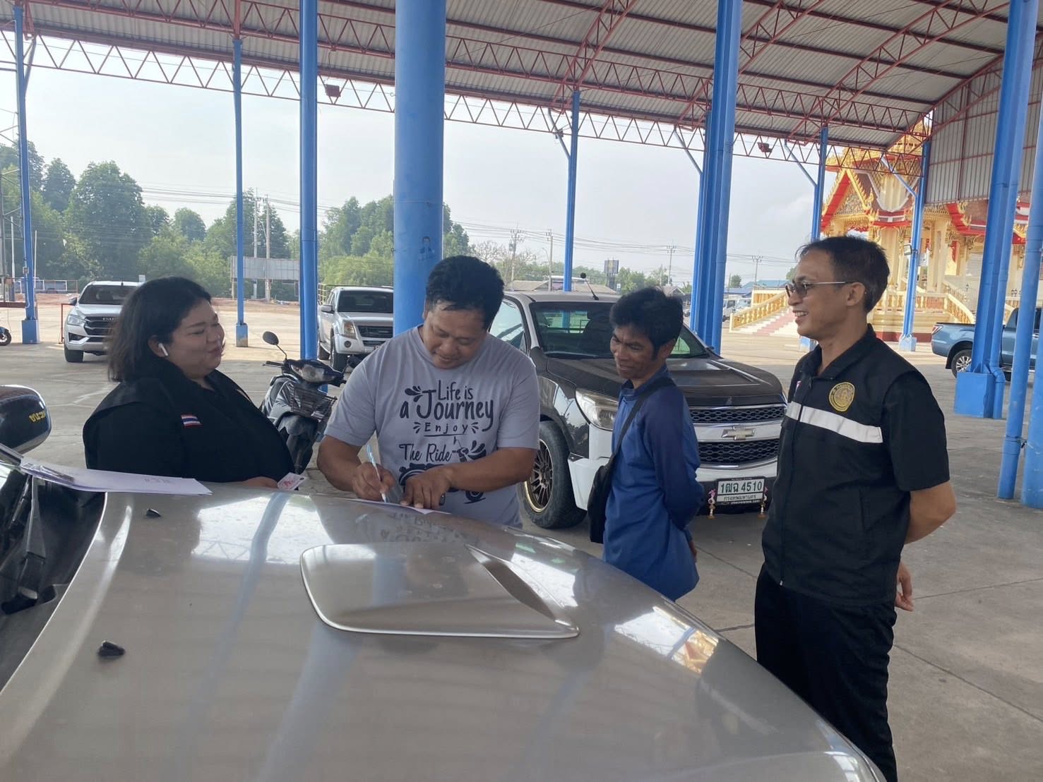 สำนักงานประมงพื้นที่กรุงเทพมหานคร ลงพื้นที่มอบบัตร ทบ.1 พร้อมตรวจสอบและจับพิกัดทางภูมิศาสตร์บ่อเกษตรกร แขวงท่าข้าม เขตบางขุนเทียน กรุงเทพมหานคร